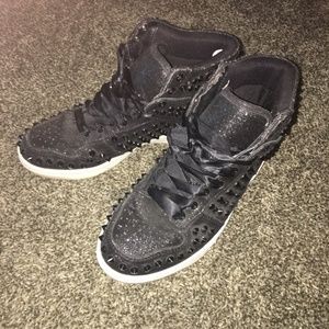 Steve Madden Shoes - π€π€ STEVE MADDEN SHUFLE-S STUDDED HI-TOP SNEAKERS Steve Madden Shoes - π€π€ STEVE MADDEN SHUFLE-S STUDDED HI-TOP SNEAKERS